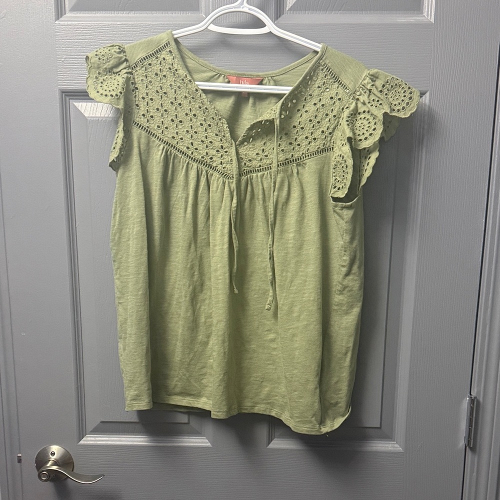 Chic Green Women's Blouse with Crochet Accents
Loc 3 D